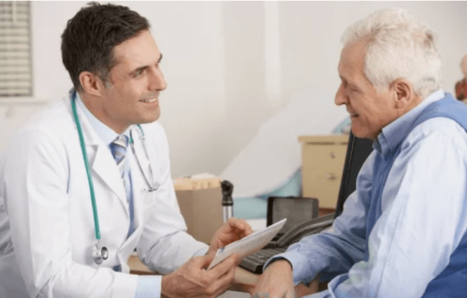 O médico asistente